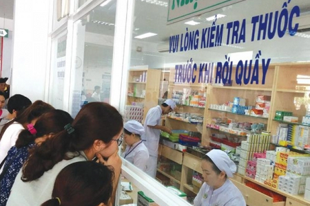 Thủ tướng yêu cầu cắt giảm thủ tục rườm rà gây khó khăn khi mua sắm thuốc, trang thiết bị y tế