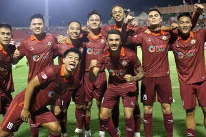 Đội hình tiêu biểu vòng 15 V.League: Bộ 3 hảo thủ Bình Định góp mặt