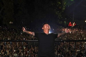 Nguyên nhân khiến liveshow hát tại ban công miễn phí của Tuấn Hưng bị xem xét xử phạt