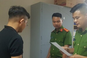 Khởi tố, bắt tạm giam cán bộ QLTT đánh bạn gái dã man vì hát song ca với người khác