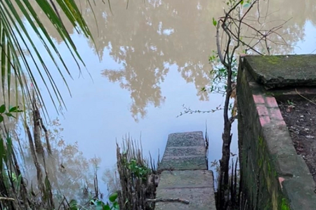 2 bé trai 5 tuổi đuối nước thương tâm trên sông Rạch Múc