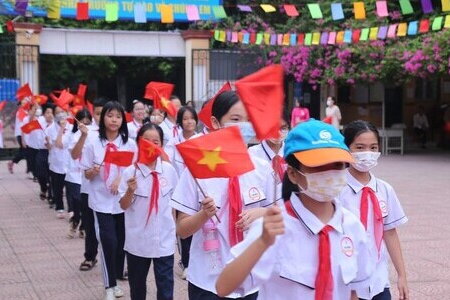 Hà Nội tiếp tục hỗ trợ 50% học phí trong năm học 2022-2023