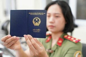 Từ 15/9, Bộ Công an sẽ in ‘nơi sinh’ vào mục bị chú hộ chiếu mẫu mới