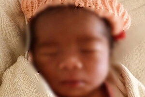Bé gái sơ sinh bị bỏ rơi trước cổng chùa ở Quảng Nam