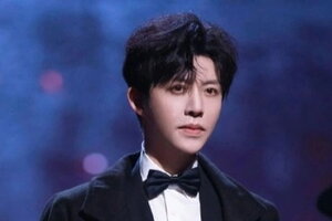 Lý Vân Địch trở lại biểu diễn sau khi bị 'phong sát' vì mua dâm