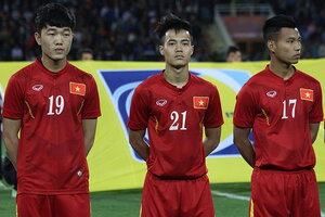 Văn Thanh và Xuân Trường ngồi ngoài trận gặp Singapore