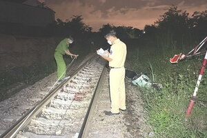 Người đàn ông bị tàu tông tử vong do cố vượt đường sắt khi rào chắn đã hạ