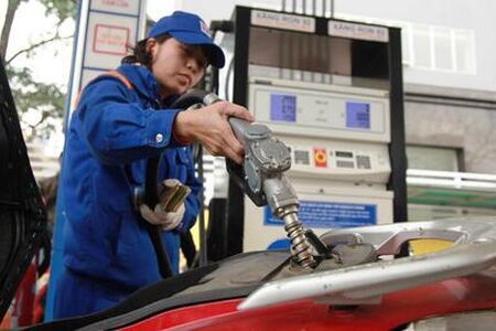 Đề xuất giảm 50% thuế tiêu thụ đặc biệt và thuế VAT đối với xăng dầu