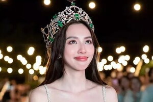 Hoa hậu Thùy Tiên tuyên bố điều này khi liên tục bị ghép cặp với Quang Linh Vlogs