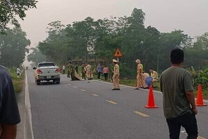 Truy tìm tài xế ô tô gây tai nạn khiến 4 người thương vong rồi bỏ trốn