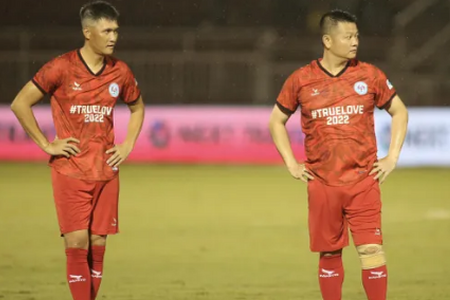 Tuyển ngôi sao Việt Nam để thua Huyền thoại Dortmund