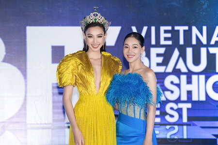 Thùy Tiên và 'bà trùm Hoa hậu' lên tiếng khi kêu gọi quyên góp hỗ trợ đồng bào miền Trung