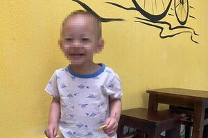 Bé trai 2 tuổi bị bỏ rơi lúc rạng sáng ở Hà Nội