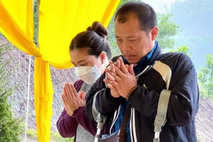 Khởi tố 2 đối tượng thiêu xác bé trai vụ gửi con đi chữa bệnh nhận về hũ tro cốt
