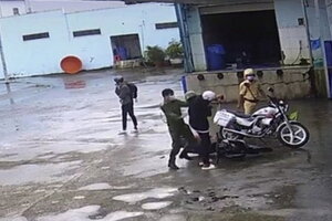 Tước danh hiệu công an đối với 3 cán bộ đánh 2 thiếu niên đi xe máy