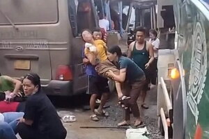 Nghệ An: Xe chở công nhân va chạm xe đầu kéo khiến hơn 20 người nhập viện