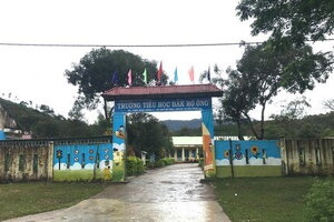  Cách chức hiệu trưởng tiểu học chậm chi trả tiền chế độ cho giáo viên, học sinh