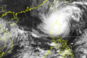 Bão Nesat đang hướng vào Biển Đông, khả năng cao tương tác với không khí lạnh nên diễn rất phức tạp