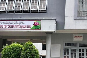  Thầy giáo trường chuyên nhắn tin nhạy cảm với nữ sinh bị kỷ luật, điều chuyển