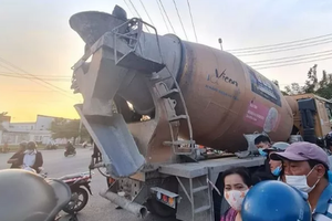 Va chạm với xe bồn, 3 mẹ con đi xe đạp điện tử vong thương tâm