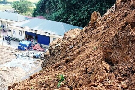 Một trường mầm non ở Thanh Hóa có nguy cơ bị sạt lở đất vùi lấp