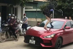 Thanh Hóa: Điều tra vụ người phụ nữ đạp vỡ kính ô tô, cắn rách tai 'tình địch'