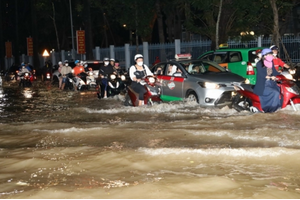 Triều cường cao hơn mức báo động III, Cần Thơ chỉ đạo khẩn việc dạy học