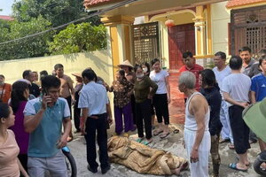 Hưng Yên: 3 con gái mua xăng đốt nhà mẹ đẻ, cả 4 người bị thương