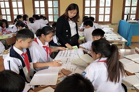 Cô giáo truyền cảm hứng thi đua dạy tốt, học tốt ở vùng biên Sơn La