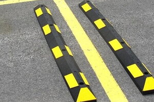 Học sinh THPT làm gờ giảm tốc thông minh