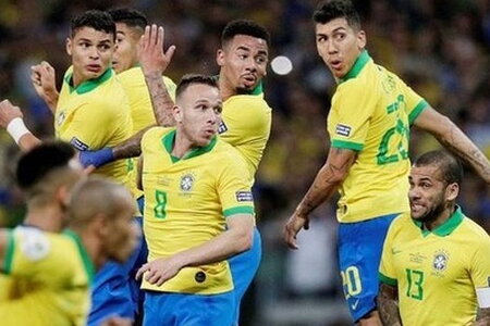 CĐV Brazil phản đối hậu vệ Dani Alves được dự World Cup 2022