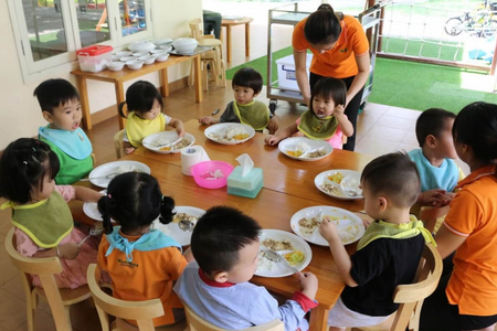 Truy xuất nguồn gốc thực phẩm bếp ăn tại 215 trường học trên địa bàn Hà Nội