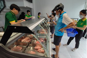 Bầu Đức sắp bán 10 triệu con gà, 1 triệu con heo và bò Lào đặc sản