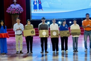 Hơn 70 tân sinh viên được nhận học bổng ‘Tiếp sức đến trường’