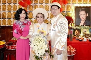 Đám cưới con gái Phi Nhung khiến dân mạng xót xa vì sự hiện diện của cố ca sĩ bằng di ảnh