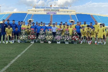 Các cầu thủ Nam Định tri ân những người thầy nhân ngày nhà giáo Việt Nam
