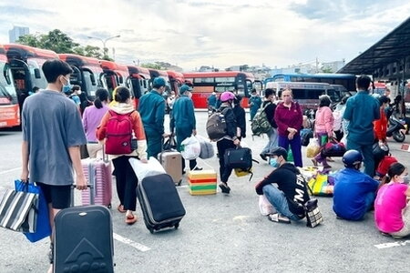 Tặng hơn 36.500 vé máy bay, tàu, xe cho người khó khăn tại TP HCM về quê đón Tết