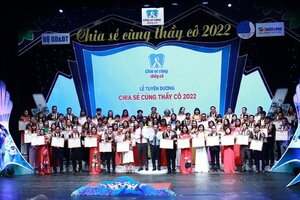 Trao bằng khen cho 68 thầy, cô giáo tiêu biểu gắn bó với sự nghiệp 'trồng người'