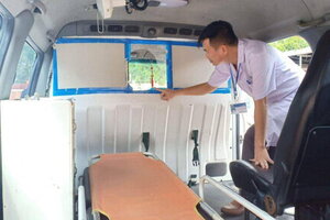 Người nhà bệnh nhân đập vỡ kính xe cứu thương, đe dọa tài xế và điều dưỡng