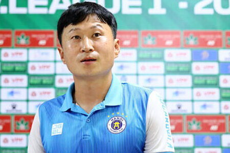 Hà Nội FC tìm HLV châu Âu thay thế ông Chun Jae Ho?