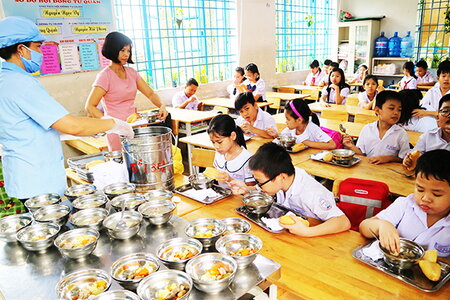 Sau vụ hơn 600 học sinh ngộ độc thực phẩm, Khánh Hoà kiểm tra toàn bộ bếp ăn bán trú