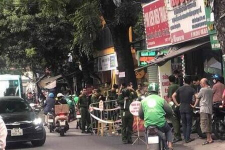 Người phụ nữ bán trà đá bị đâm tử vong trên phố Hà Nội