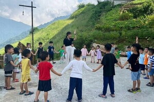 Bám nghề, yêu trò ở nơi 'quanh năm mây vờn'