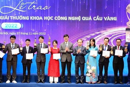 10 nhà khoa học trẻ được trao Giải thưởng Khoa học Công nghệ Quả Cầu Vàng năm 2022
