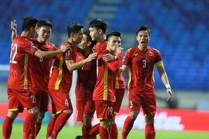 Vé xem tuyển Việt Nam đấu Singapore ở AFF Cup cao gấp nhiều lần giải V.League