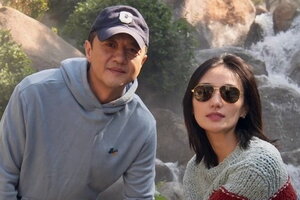 Cuộc sống hôn nhân của Lý Á Bằng và vợ Hoa hậu kém 19 tuổi