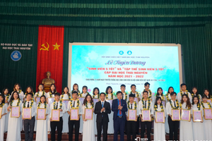 Đại học Thái Nguyên trao danh hiệu 'Sinh viên 5 tốt' cho 355 cá nhân