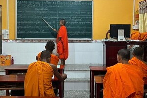 Lớp học miễn phí của nhà sư mang hình hài đứa trẻ