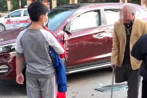 Xác minh clip người đàn ông khuyết tật lái ô tô gây tai nạn ở Bắc Ninh