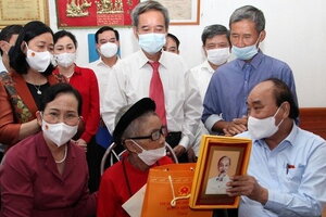 Chủ tịch nước tặng quà tết từ 300 đến 600 nghìn đồng/suất cho người có công với cách mạng 